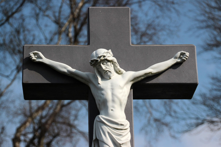 Gudstjänst i S:ta Maria kyrka. Jesus på korset